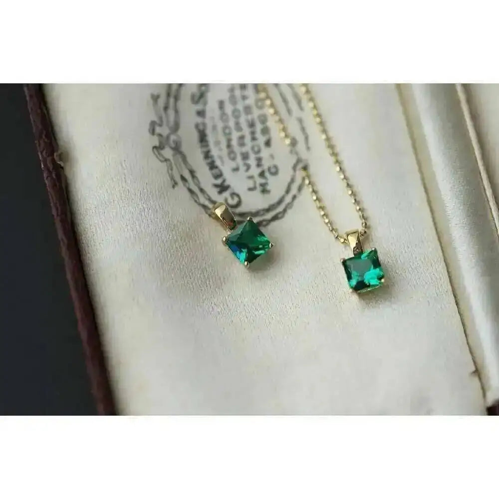 GOLDtutu Grilgold 9K Gold French Retro Fine Emerald Zircon Small Box Charm, kj280