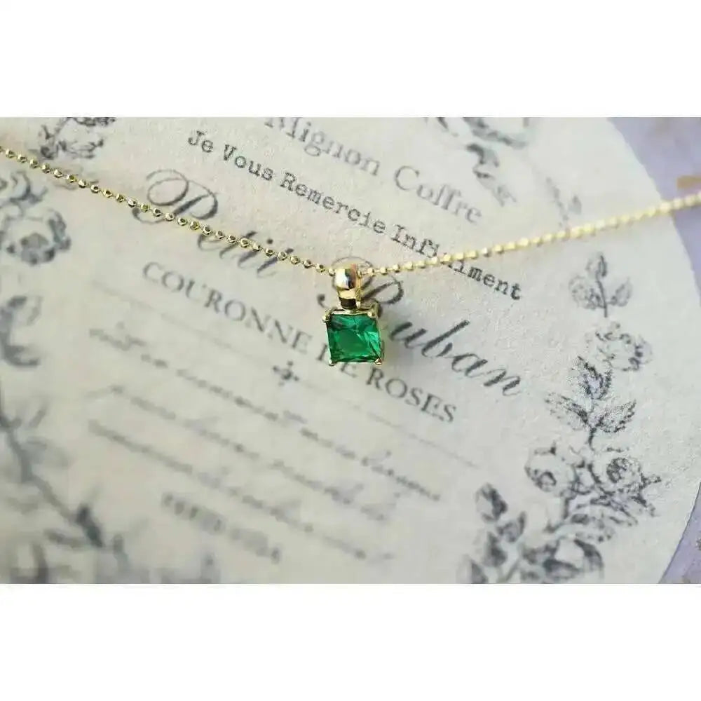 GOLDtutu Grilgold 9K Gold French Retro Fine Emerald Zircon Small Box Charm, kj280