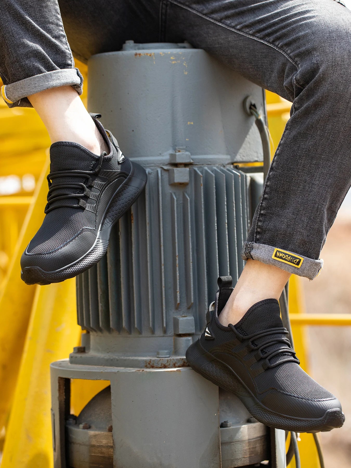 New Breathable Lightweight Work Shoes Comfortable Soft Safety Shoes European Standard Safety Shoes Sport Safety Steel-Toed Shoes