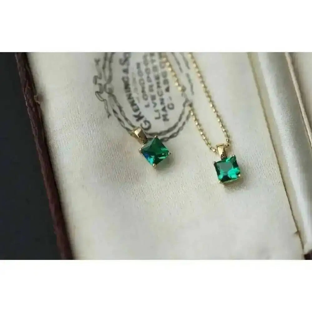 GOLDtutu Grilgold 9K Gold French Retro Fine Emerald Zircon Small Box Charm, kj280