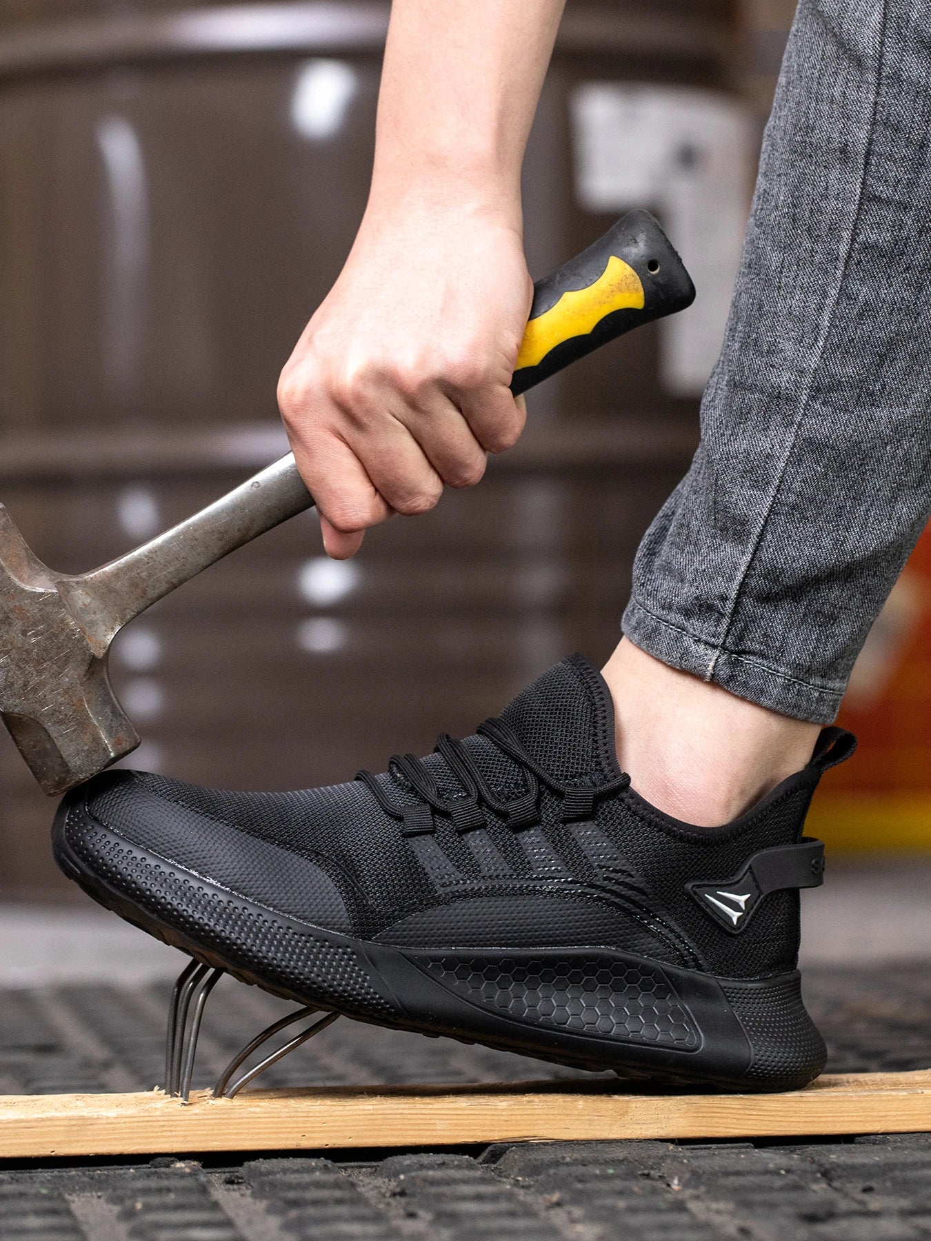 New Breathable Lightweight Work Shoes Comfortable Soft Safety Shoes European Standard Safety Shoes Sport Safety Steel-Toed Shoes